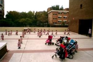 Jardín de infancia Colorines - Niños jugando al aire libre